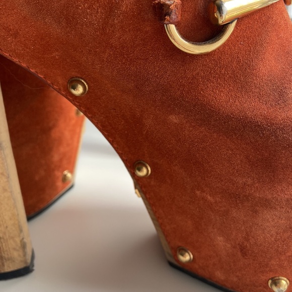 Gucci 6” wooden heels burnt orange suede upper with golden horsebit - Picture 6 of 16